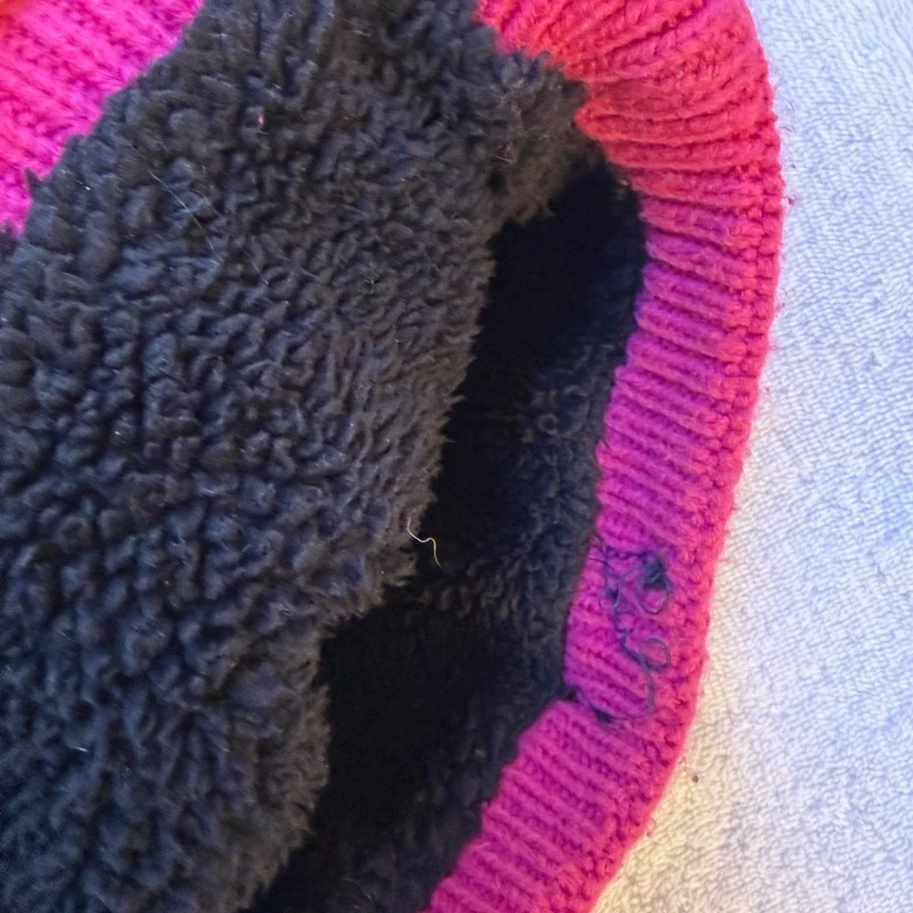 UGG Australia magenta hot pink  Knit Beanie hat one size